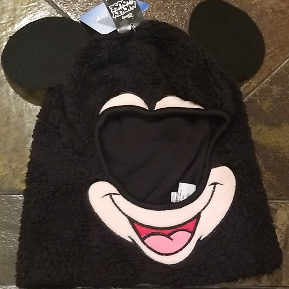 Disney pull on hood.